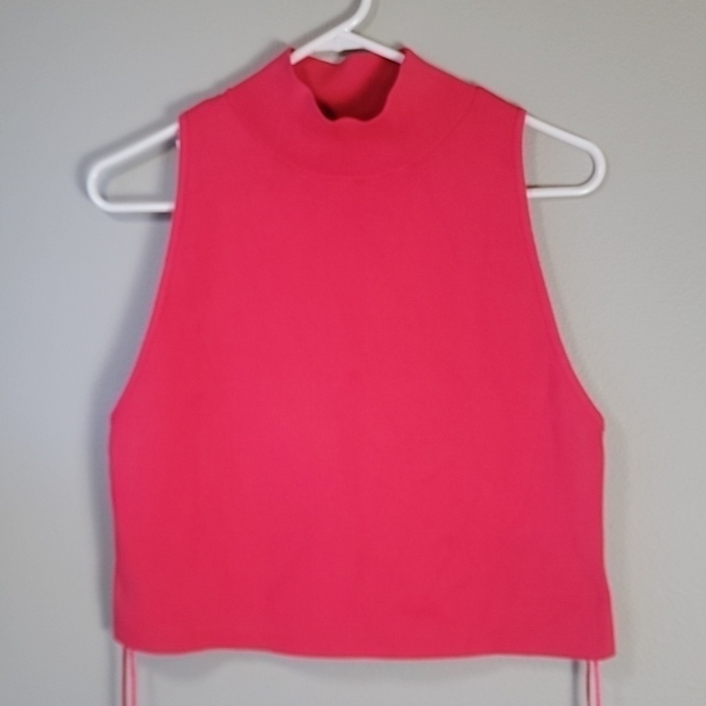 Bar lll hot pink mockneck sleeveless crop